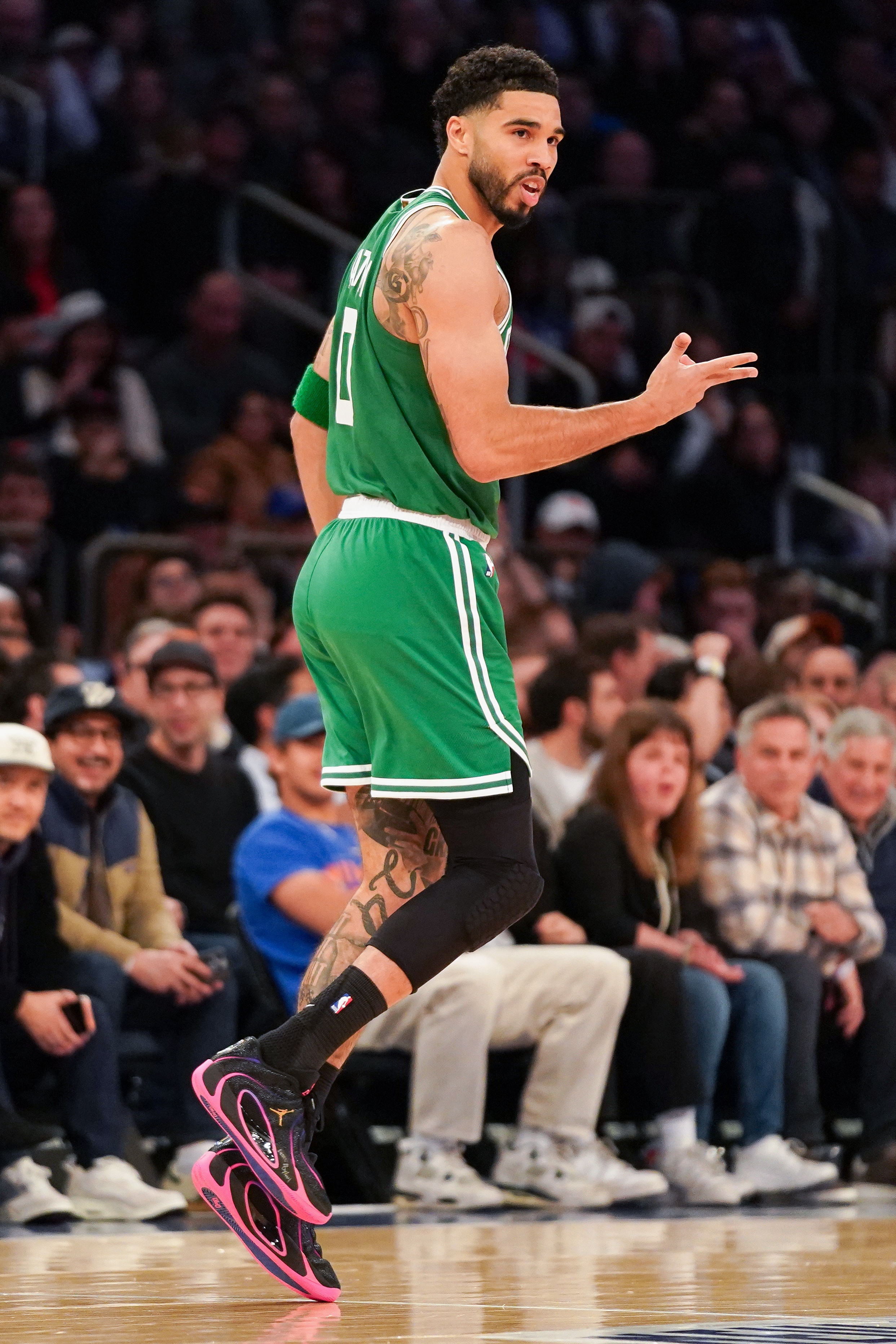 开云官网-记者：希望塔图姆能对自己更宽容一些 一步一步慢慢来